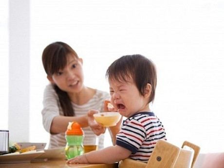 Bố mẹ Việt nuôi con chưa đúng cách, trẻ thấp còi vì thiếu thông tin