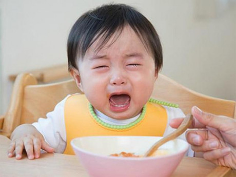 7 sai lầm “kinh điển” của bố mẹ khiến trẻ biếng ăn chậm lớn